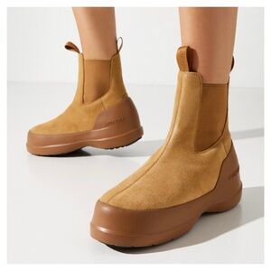 MOON BOOT • Luna Chelsea Suede Boots in Beige